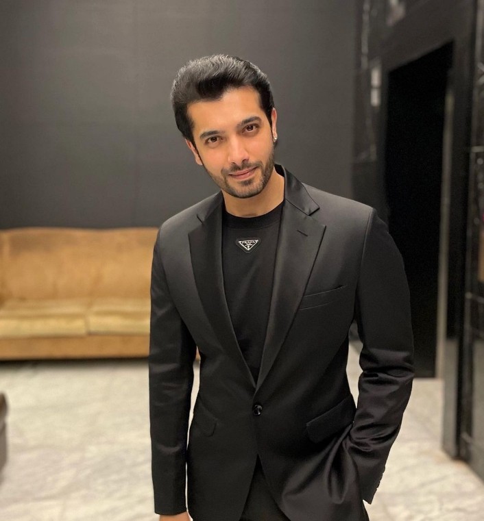 smarmy006's tweet photo. Is he looking like forty one .. heart emoji 

HBD SHARAD MALHOTRA https://t.co/33ByHSUyyN