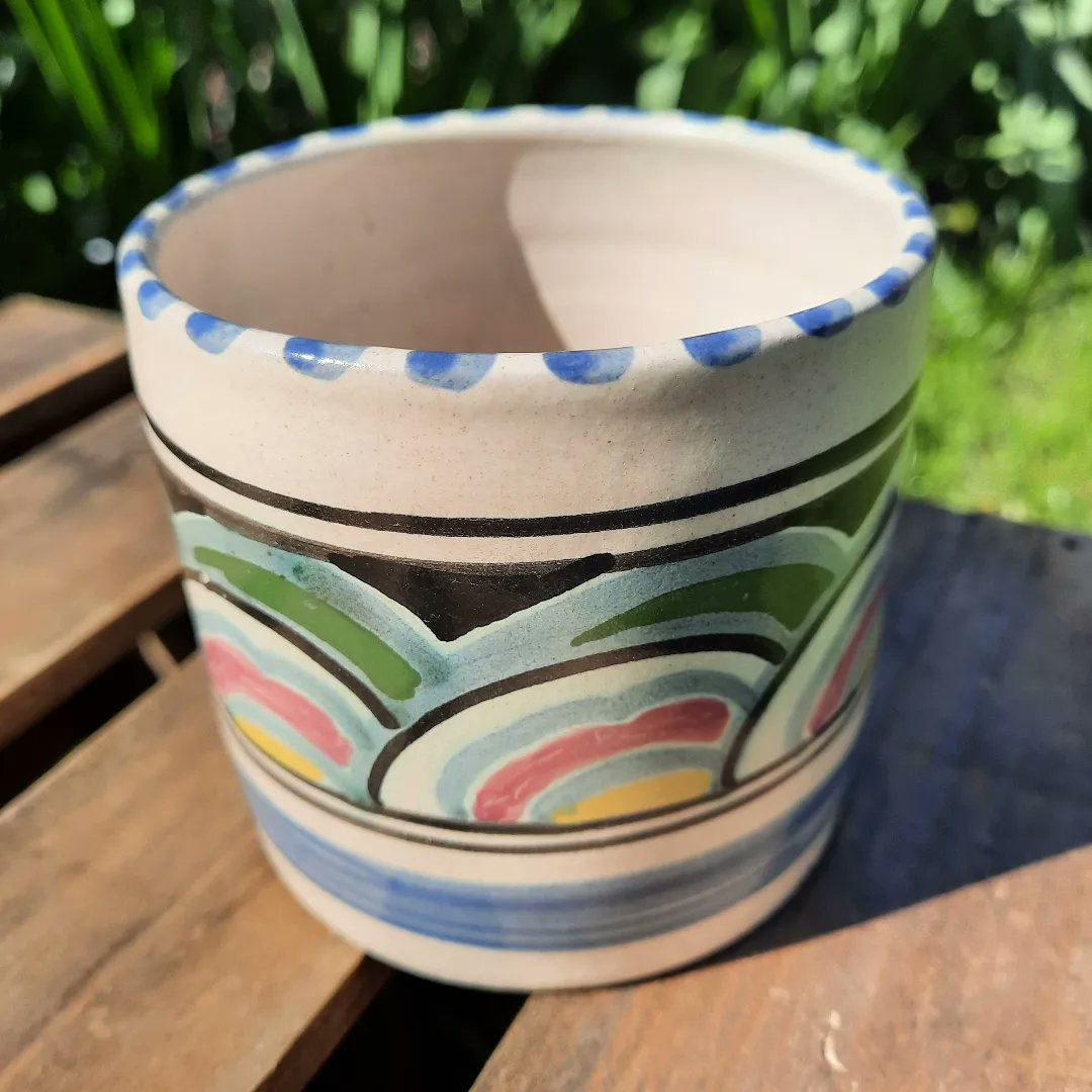 RetrosOnline's tweet photo. Honiton pottery often featured intricate designs, floral motifs, and lace-like patterns, reflecting the lace industry in the area.

I purchased a huge number of pieces last year, so I must put some effect into getting these online!

https://t.co/fI3y8eSx5c

#pottery #vintage https://t.co/mmhs9yf57r