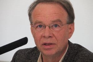 cafepedagogique's tweet photo. Électoraliste et populiste, le « choc des savoirs » résulte de l’ignorance et/ou de l’ambition : il se fera au détriment des élèves les plus faibles, des professeurs et de la Nation. Analyses de Pierre Merle : https://t.co/ydqO3aALdE https://t.co/HkchEUmkmA