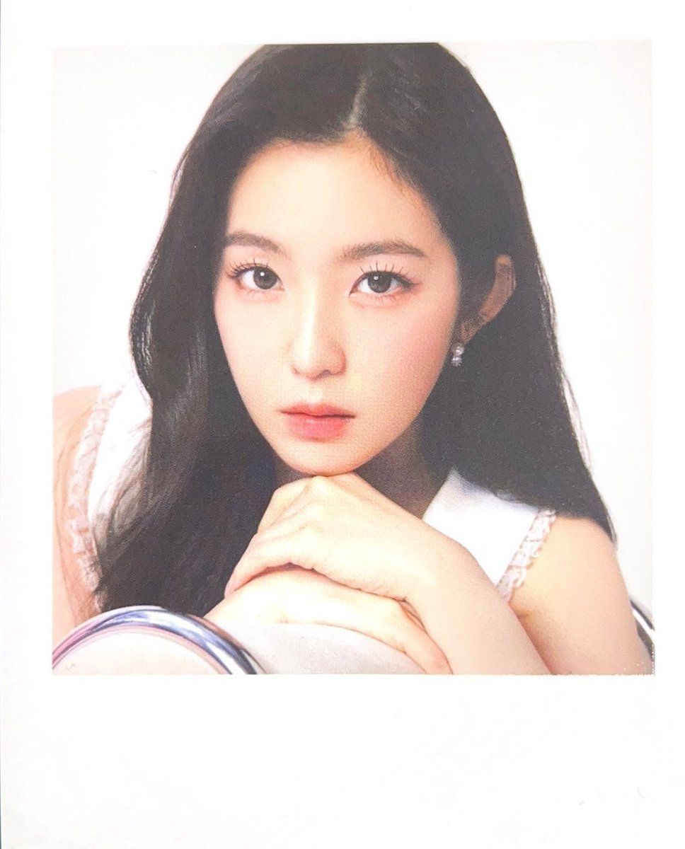 joohyunbrasil's tweet photo. 📸| Scans de Photocards da Irene do Season’s Greetings 2024.

#IRENE #아이린 #RedVelvet @RVsmtown https://t.co/hwN5Aqefqj