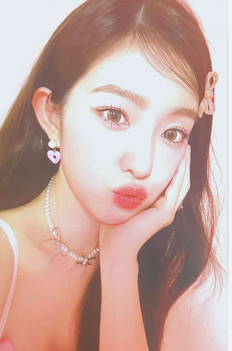 joohyunbrasil's tweet photo. 📸| Scans de Photocards da Irene do Season’s Greetings 2024.

#IRENE #아이린 #RedVelvet @RVsmtown https://t.co/hwN5Aqefqj