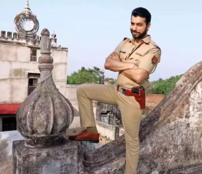 sharadadmire009's tweet photo. Iss Police wale se jaada koi or hot nhi hoga likh ke Lelo 

HBD SHARAD MALHOTRA https://t.co/MYaCXfZDSu