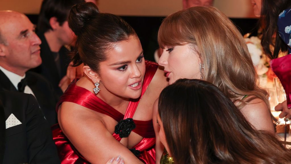 BuzzingPop's tweet photo. Selena Gomez was NOT gossiping about Timothée Chalamet and Kylie Jenner with Taylor Swift at the Golden Globes, Gomez source tells PEOPLE. https://t.co/obQClc79sS