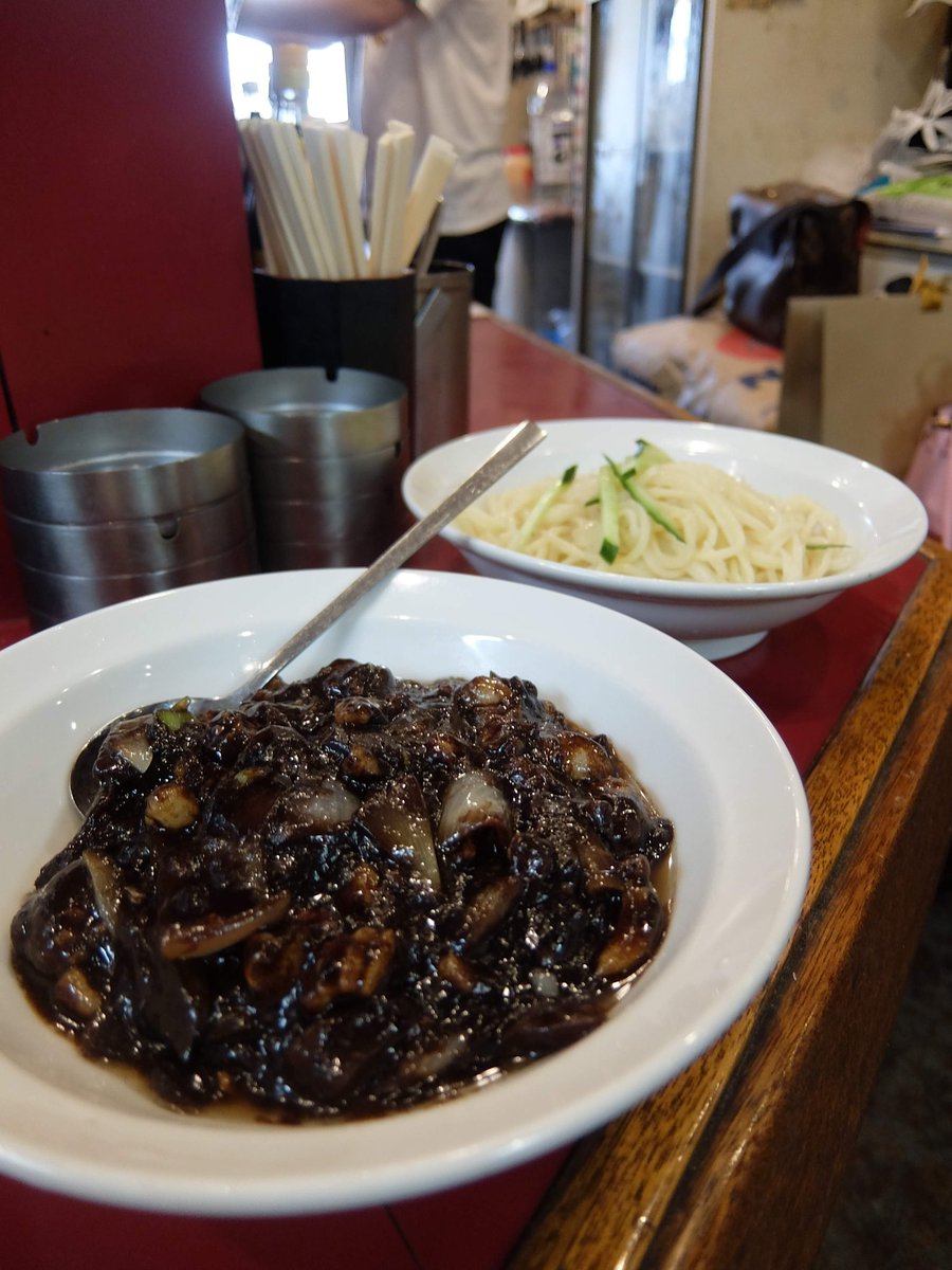 GGMMPPDD's tweet photo. 東京都新宿区歌舞伎町のはずれにあった中華料理屋、北京。何年も前にジャージャー麺を食べてめちゃ美味しく再訪したかったのですが、お店が見つからずかれこれ6年くらい…ちゃんと調べたら移転されていたようで近いうちに行こうかと思っています。 https://t.co/1e1IBu5WNb