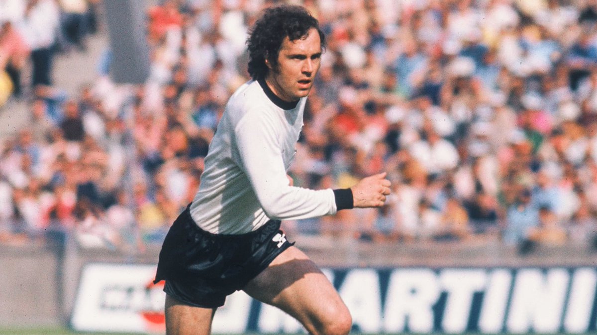 ZemmourEric's tweet photo. Notre meilleur ennemi a rangé ses crampons. Il incarnait l’élégance balle au pied. C’était le temps où le football était un jeu qui se jouait à 11 et où l’Allemagne gagnait toujours à la fin. Perdre contre lui était une souffrance et un honneur.

#Beckenbauer https://t.co/39bkdyhWqX