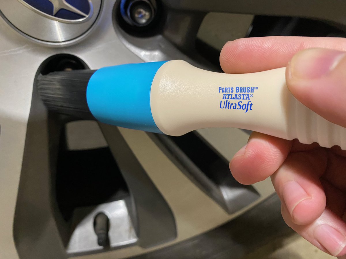 lislecorp's tweet image. The Lisle 89580 Atlasta® Soft Brush is an Ultra Soft detailing brush has an Even Softer Tip than the Popular Atlasta® SoftTip Brush.
Clean polished surfaces, chrome, or clear coat without scratching.
Learn More: lislecorp.com/specialty-tool…
#SmileWithLisle #LisleTools #NewTools