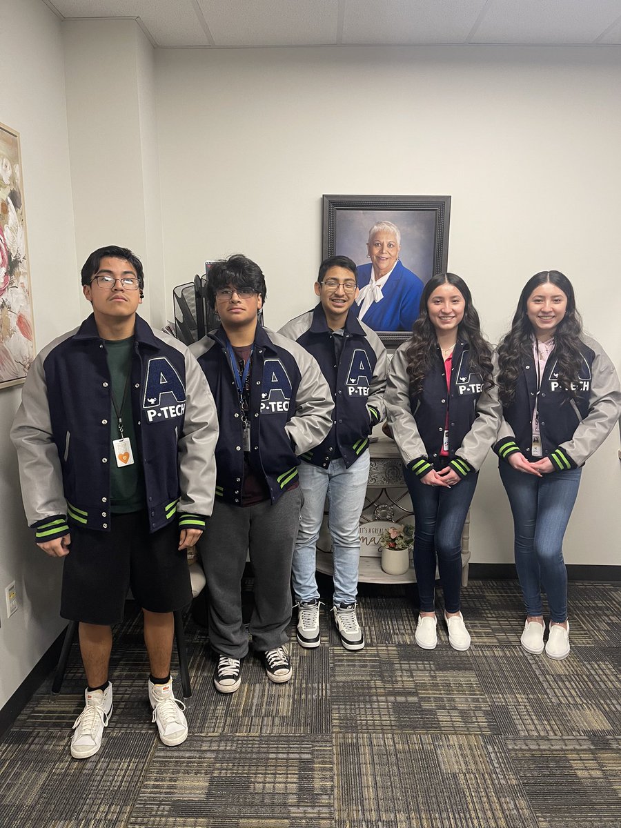 🎉 Students with outstanding academic accomplishments earn letterman jackets at <a href="/AvalosPTECH/">Rose M. Avalos P-TECH School</a> 📝📚 🧠💪🏽

#CollegeReady
#CareerReady
#LifeReady

<a href="/drgoffney/">Dr. LaTonya M. Goffney</a>