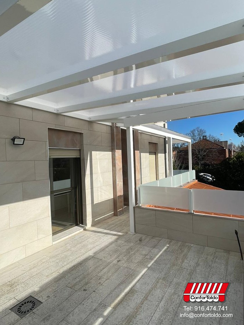 Confortoldo's tweet photo. Cubierta para terraza, fabricada en aluminio y policarbonato

#Toldos #Pergolas #Marquesinas #Cerramientos #Estores #CortinasDeCristal https://t.co/zt3zC1Qn9m