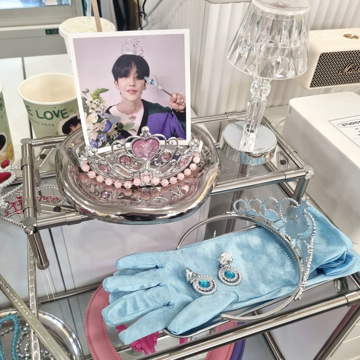 marudechi's tweet photo. 포근.. 화사.. 아늑해서 기분 좋아지는 공간이었어요
팔찌도 예뻤고 다 좋았는데 리뷰쓰는게 죄송스러울만큼 대형사고를^^.. 내버려서 지금도 너무 죄송한 마음입니다 제가.. 저렇게 예쁜데
다시 한 번 사과드리려구 남겨요🥲 고생하셨어요ㅜㅜ
#병주꽃_피워봐_참좋아
#Blooming_BYUNGJOOday https://t.co/HbMACRHVpZ