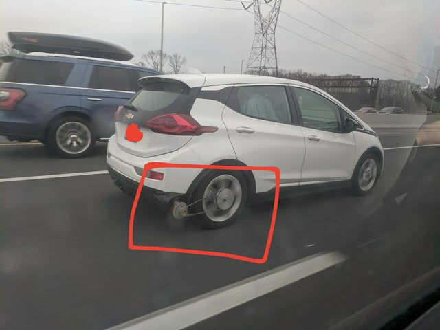 this is from my email. Apparently from a tweet by: @MAVERIC68078049 The owner of this electric car has attached a belt to the rear wheel and generator to his Chevy Bolt which charges the batteries while driving. Now it's amazing to me that no multi billion dollar EV…