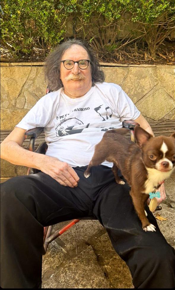 chalito_c's tweet photo. me acabo de cruzar este señor en el parque kennedy, estaba buscando a su perrita que se había perdido el domingo

me dijo que es la única foto que tiene de ella, por favor compartir https://t.co/4kbblqSDs5