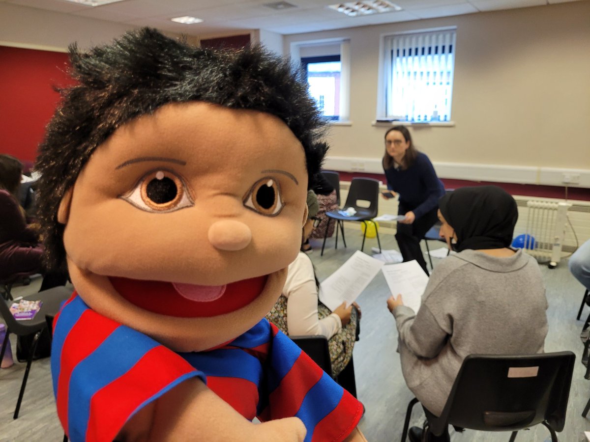 CreativeEnglish's tweet image. A good first day of facilitator training, exploring confidence &amp;amp; understanding to navigate health systems, vaccinations &amp;amp; respiratory health with a lot of joy, connection and laughter #AppliedTheatre #HealthLiteracy