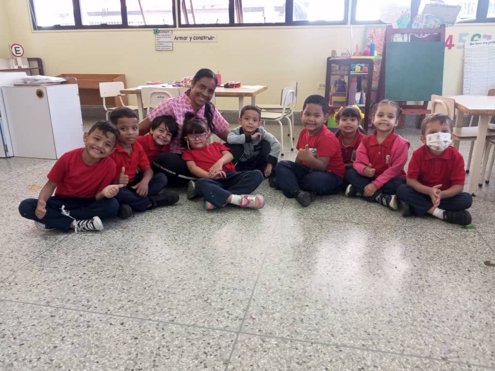 Así iniciamos este año 2024 con alegría de nuevo en el CEINS Barrio Nuevo, con nuestros niños y niñas, Eje Fuerte Tiuna, Eje Tiuna @MPPEDUCACION <a href="/NicolasMaduro/">Nicolás Maduro</a> <a href="/_LaAvanzadora/">Yelitze Santaella</a>