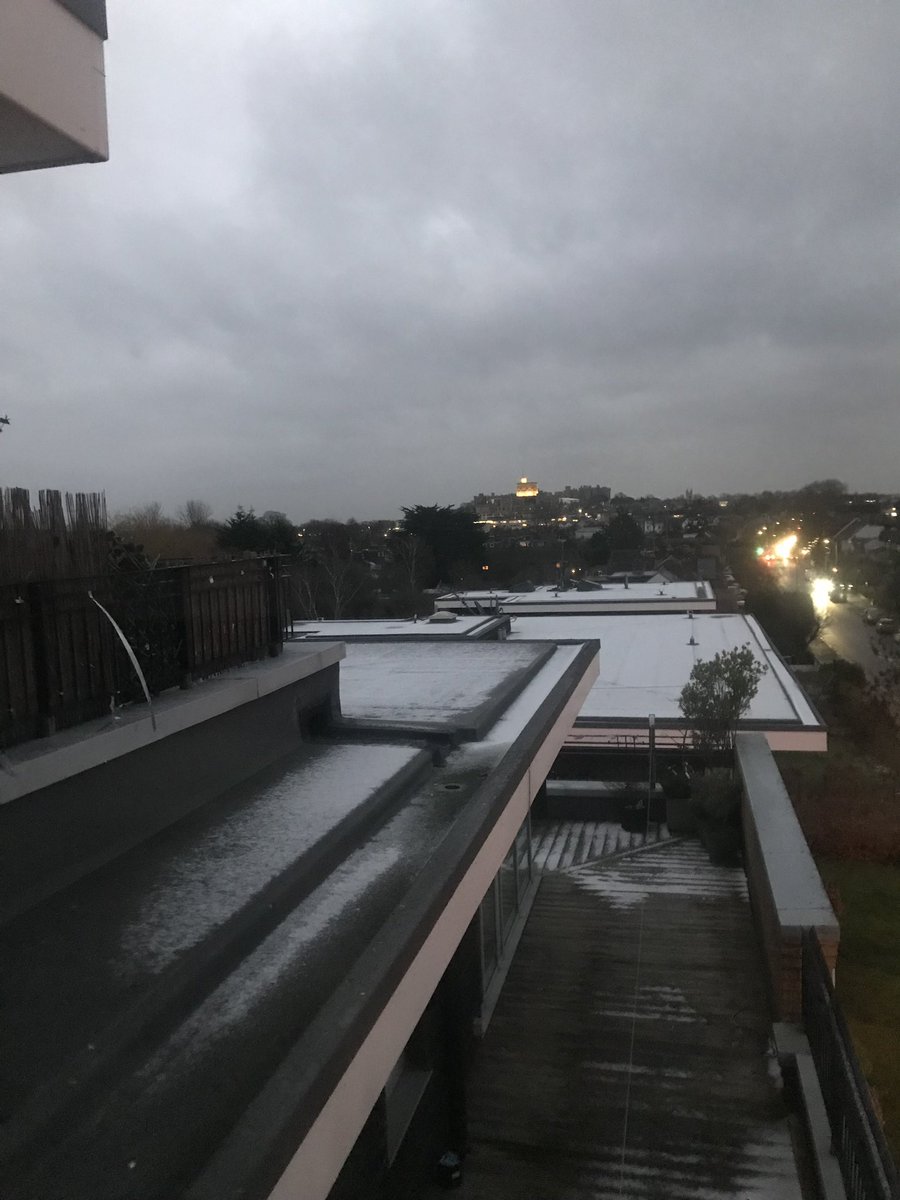Some #snow in #Windsor #WindsorCastle. Small dusting on the roofs #SnowyWindsor #LetsWindsor