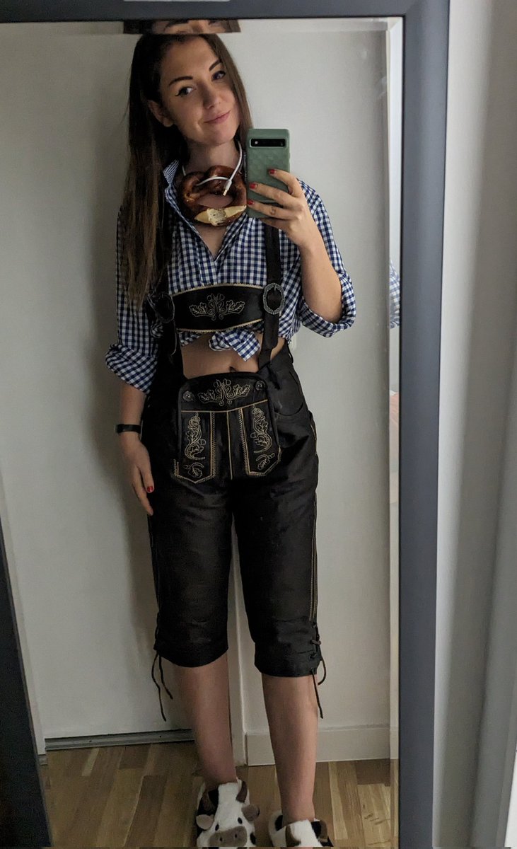 AnnacakeLive tweet media