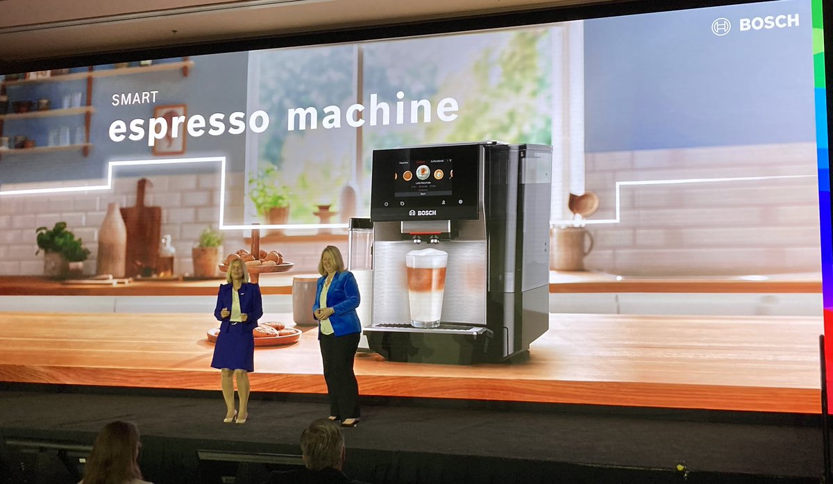 Energized #LikeABosch: Wir arbeiten mit @awscloud daran, unsere vernetzte, vollautomatische Espressomaschine mit der Müdigkeitserkennung im Auto zu verbinden. So wartet bei der Ankunft zu Hause schon eine dampfende Tasse Kaffee. #BoschCES #CES2024