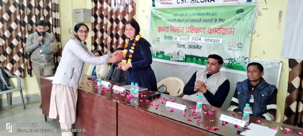 Hanumansankhla2's tweet photo. आज नाबार्ड द्वारा सिलाई प्रशिक्षण का सिलोरा मे शुभारम्भ किया गया जिसमे 30 महिलाओ को चिन्निहित करके उनका प्रशिक्षण हेतु पंजीकरण कर प्रशिक्षण प्रारम्भ हुआ
#CSC_SILORA 

@PMOIndia @BhajanlalBjp @AmitShah
@_DigitalIndia @CSCegov_ @sanjaykrakesh @RJCSCRAJASTHAN @bhawanita https://t.co/XvfFJFCyI8