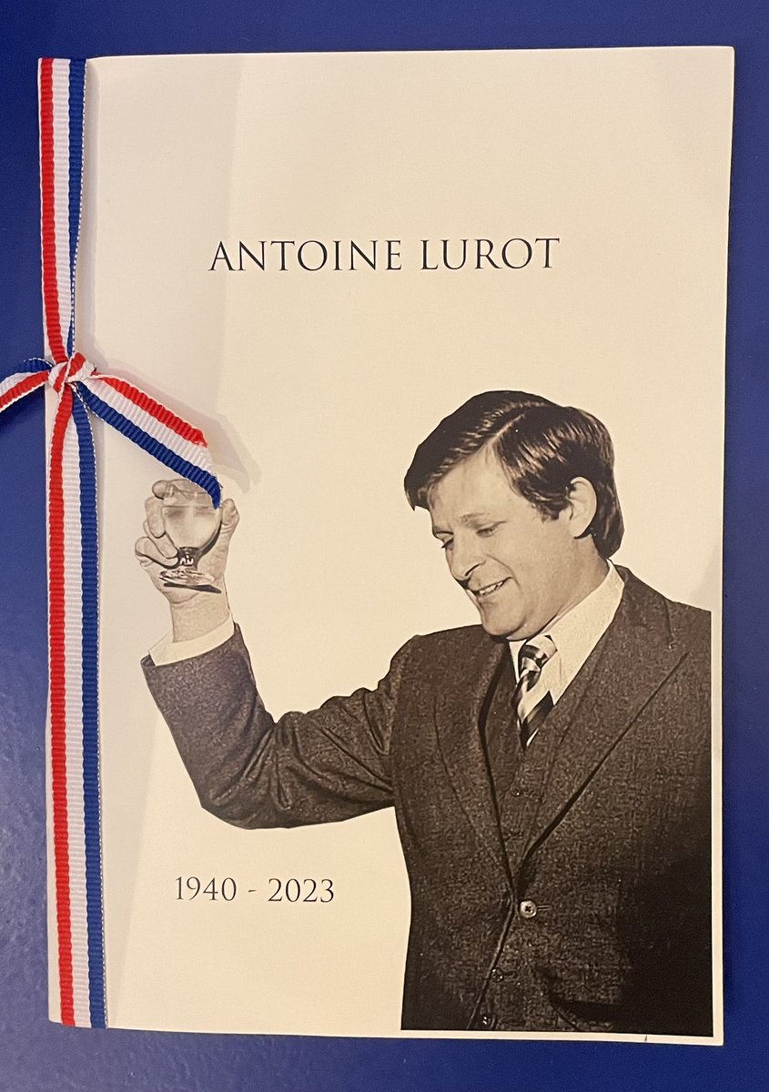 odileprevotusa's tweet photo. On Saturday, the youngest and oldest generation of @LondonFrenchRFC paid tribute to one-of-a-kind, unforgettable, funny,lovely ANTOINE LUROT. It was a memorable day for all of us #RIP #LFRC #Family #Rugby #London https://t.co/QZtNDDyU7S