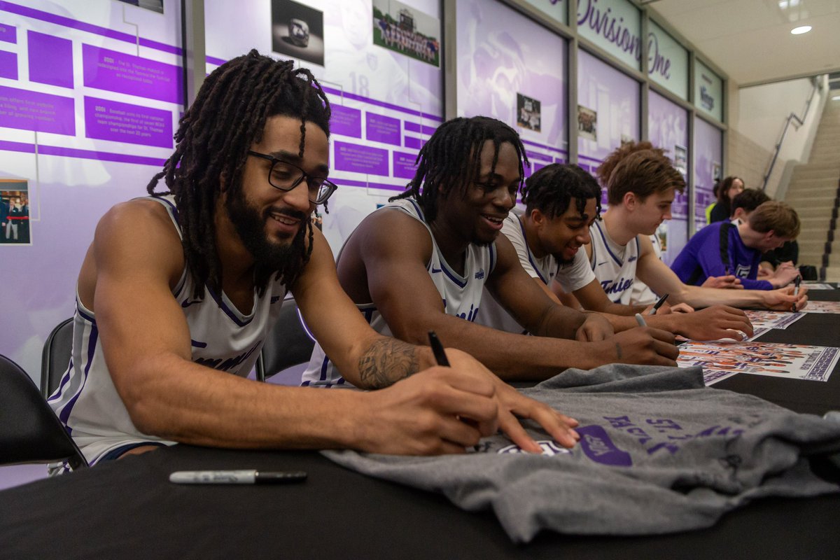 JohnnyTauer's tweet photo. Our guys shine on the court, in the classroom, & in the community. Seeing them interact with kids and campers postgame is special. A Proud past and a bright future was on display Saturday with alums, 2009 team honored, current players, and future Tommies! #ComprehensiveExcellence https://t.co/CSirEyrsjL