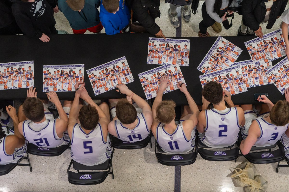 JohnnyTauer's tweet photo. Our guys shine on the court, in the classroom, & in the community. Seeing them interact with kids and campers postgame is special. A Proud past and a bright future was on display Saturday with alums, 2009 team honored, current players, and future Tommies! #ComprehensiveExcellence https://t.co/CSirEyrsjL