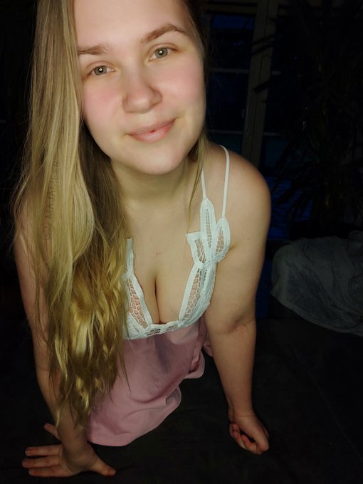 Look me in the eyes 👀 tell me what you see.. https://t.co/DBAgiTnizH