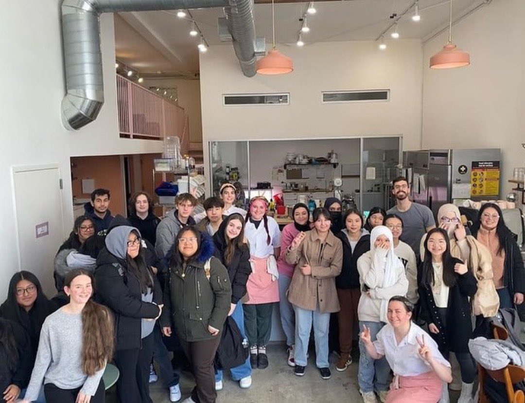 CIOBCitywide's tweet image. The Baking Club had a blast during their trip to @byclionyc! 🍰 They learned from Ms. Clio about her baking career &amp;amp; got to taste some incredible treats. A big thank you for sharing your experiences &amp;amp; insights with our students! #BakingClub #LearningThroughExperience @leaders_hs