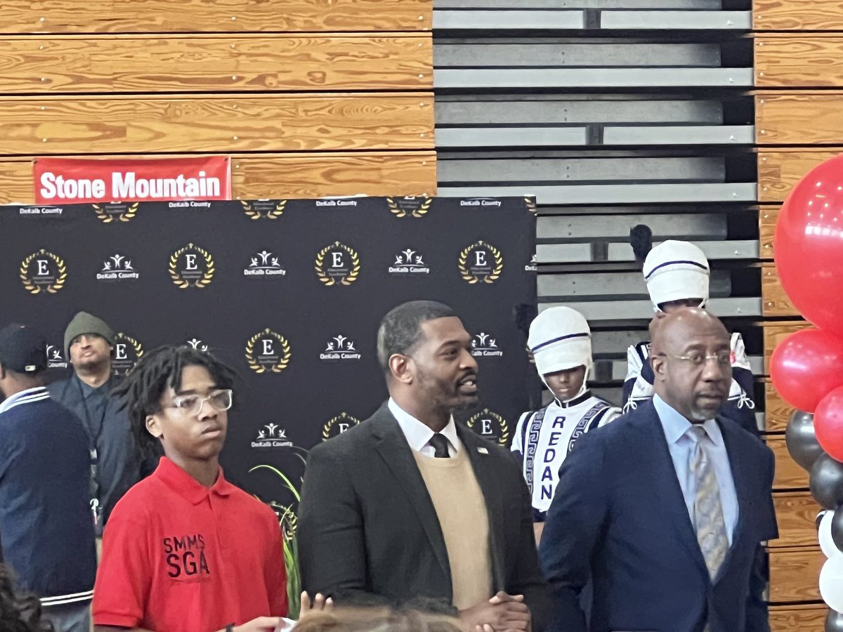 DeKalbSchools's tweet photo. BIG Exciting News for #DCSD!🙌

@EPA will award a $20 million grant to DCSD for electric buses! 🚍🔌⚡
EPA’s @EPAMichaelRegan, Hon. Senator @ReverendWarnock and Congressman @RepHankJohnson were present today in support of this important environmental initiative!🎉
#iLoveDCSD💙🤎 https://t.co/5juoOhmbdG