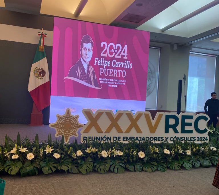 ConsulMexFrk's tweet photo. La cónsul @CeciliaVB_Mx participa en las diferentes jornadas de trabajo #REC2024:
1️⃣La Sria. de @SEGOB_mx, @LuisaAlcalde y el panorama político de 🇲🇽
2️⃣Los Srios. @R_Ramirez_O de @Hacienda_Mexico y @marathb de @STPS_mx, presentaron el panorama de logros sociales y económicos de🇲🇽 https://t.co/A0iaMat3vp