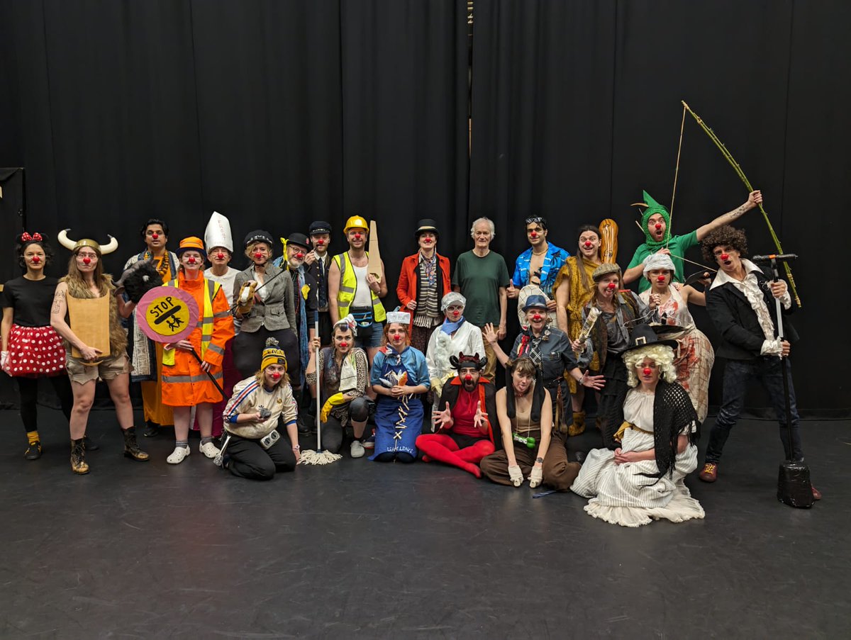 MiroKokenov's tweet photo. What a wonderful bunch of people and great start of 2024
#actor #clown #clownworkshop #comedy #actorslife #bulgarian #performance #london #theatre https://t.co/OpUJl7fbRa