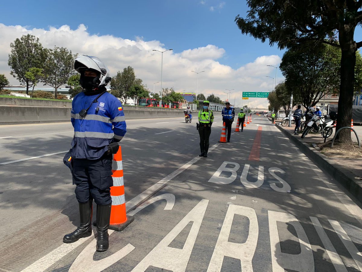 #AEstaHora en el C4 de Bogotá está operando con todas sus capacidades el PMU del Plan Retorno. Son 11 entidades del Distrito y diferentes autoridades las que están articuladas para garantizar que los ciudadanos tengan un regreso seguro a la capital del país.