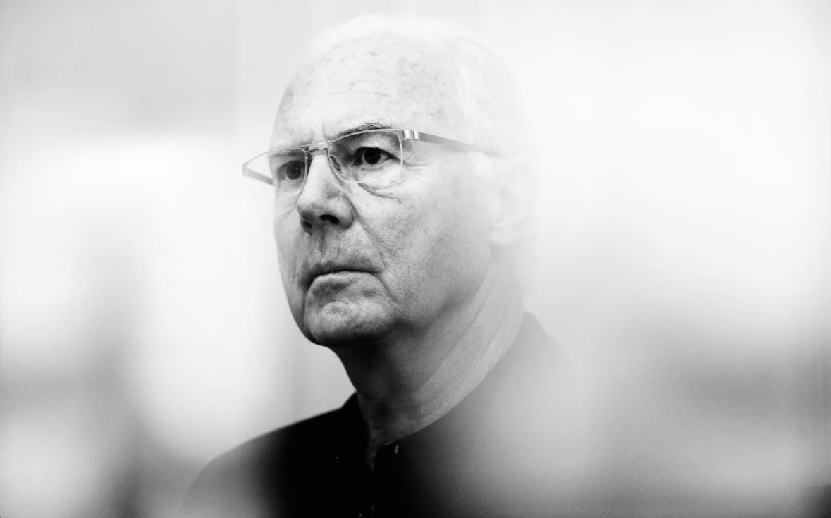 TomFox81's tweet photo. Ich glaube, kein Text im Internet kann dem gerecht werden, was dieser Mann dem Fußball und auch dem Ansehen Deutschlands gab.
Solche Nachrichten müssen erst einmal sacken, weil Leute wie Gerd und Franz waren ja seit der eigenen Geburt immer da…
#Kaiser
#RIPFranz
#Beckenbauer https://t.co/GR7uTmUefl