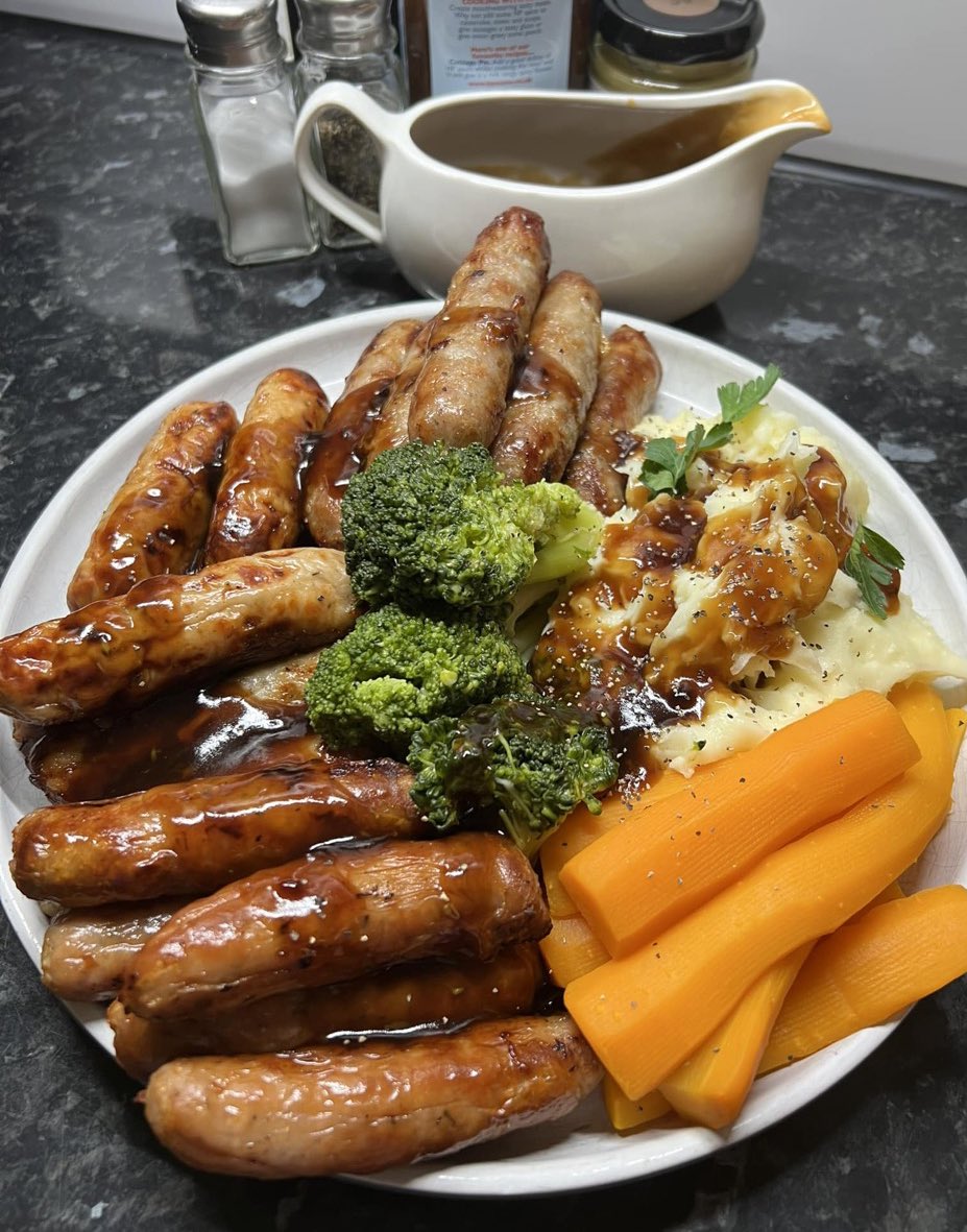 WHATSFORDlNNER's tweet photo. Sausage, Mash and Gravy https://t.co/He1QnwsvL8
