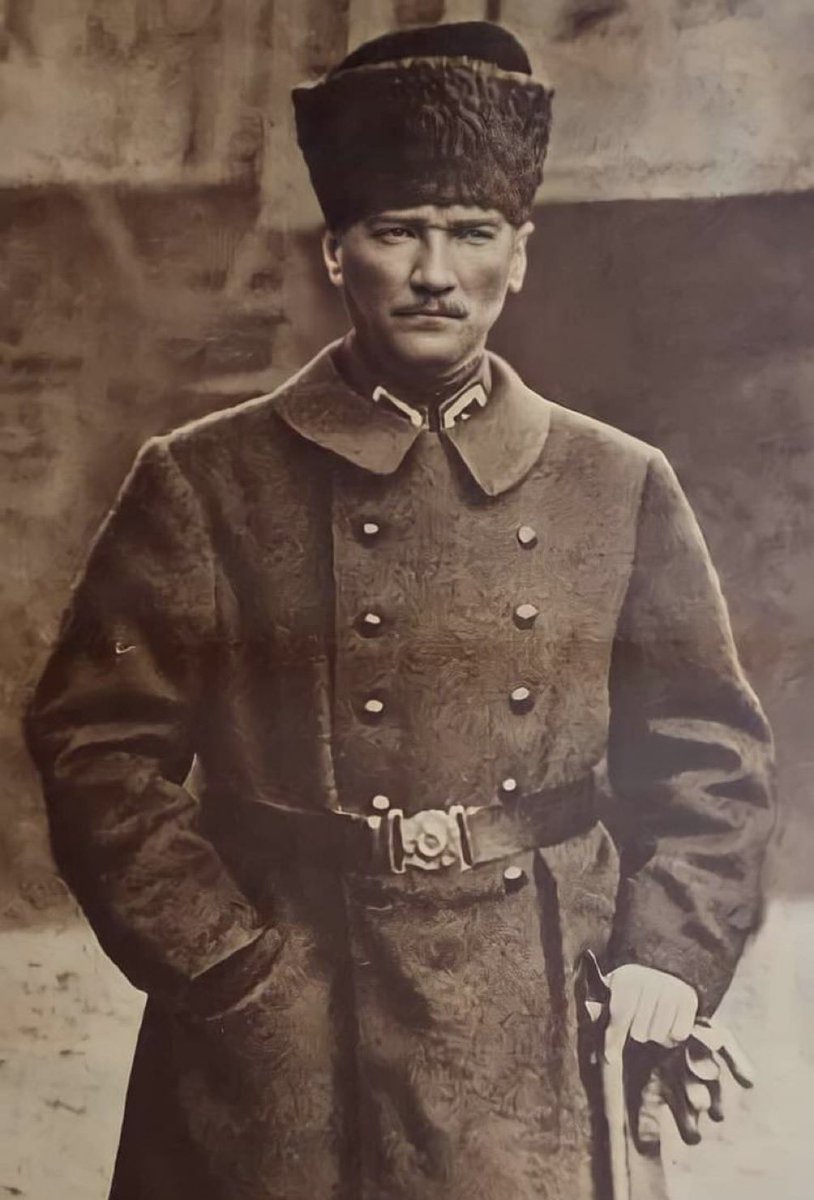fatiheryilmaz0's tweet photo. İngiliz istihbarat raporlarında Atatürk için şunları yazmışlar:

"Mustafa Kemal tehlikeli biri. Zıtları desteklenmeli ve rakipleri bir araya getirilmeli."

E siz Seyyit Rızacının İskiliplicinin, Şeyh Saidcinin, Mustafa Sabricinin, Marksistinin , FETÖ’cünün, etnikçinin, liboşon, puştun, İngiliz muhipler cemiyeti üyelerinin v. s, v. s.  bir araya tesadüfen mi geldiğini zannediyorsunuz.