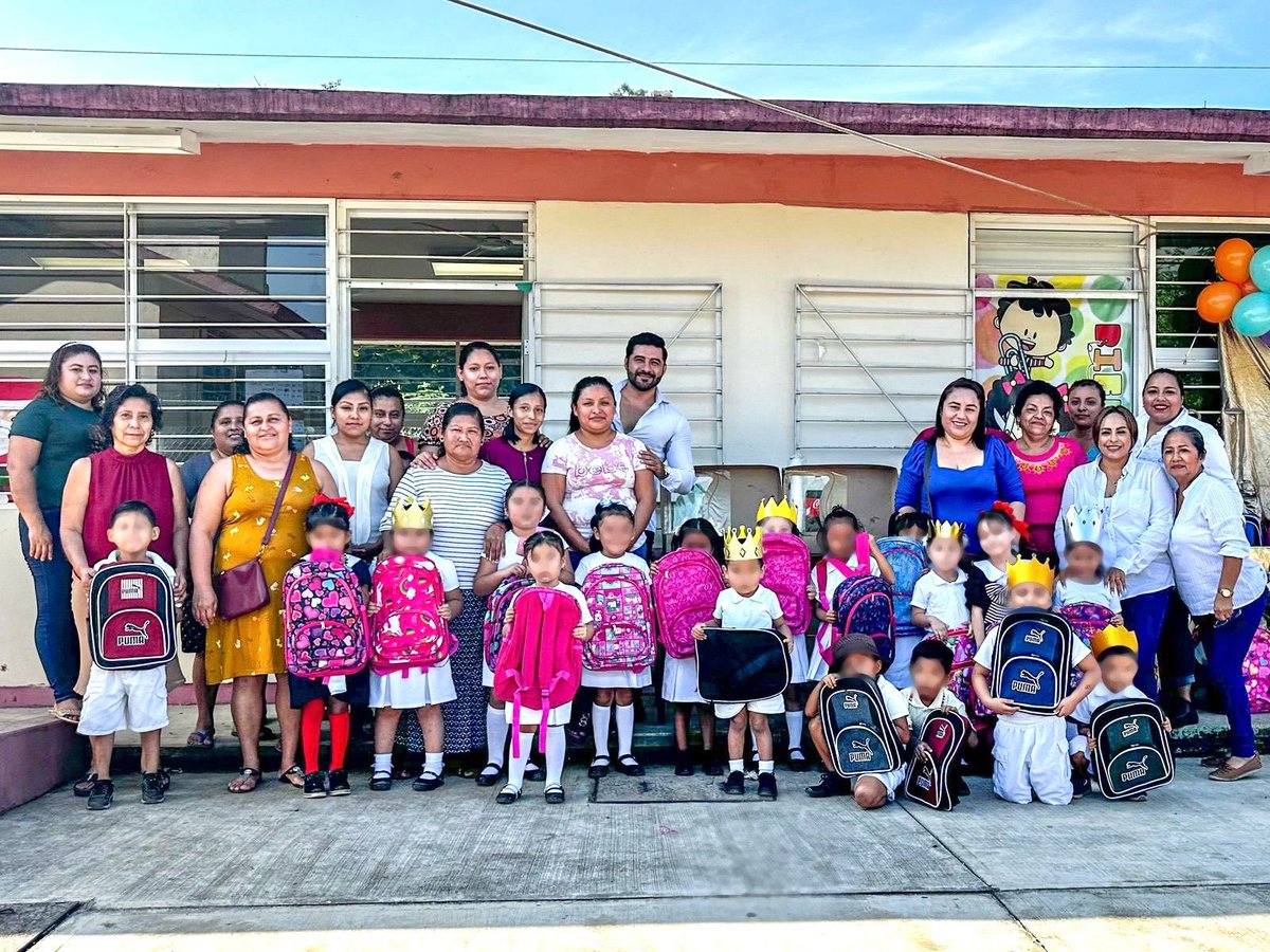 MartinLastra91's tweet photo. ¡Feliz regreso a clases y Feliz día de Reyes!
#Tabasco #DistritoXX #Teapa #Tacotalpa #JuventudEsMorena #RelevoGeneracional #Morena https://t.co/qNxG0QsFBg