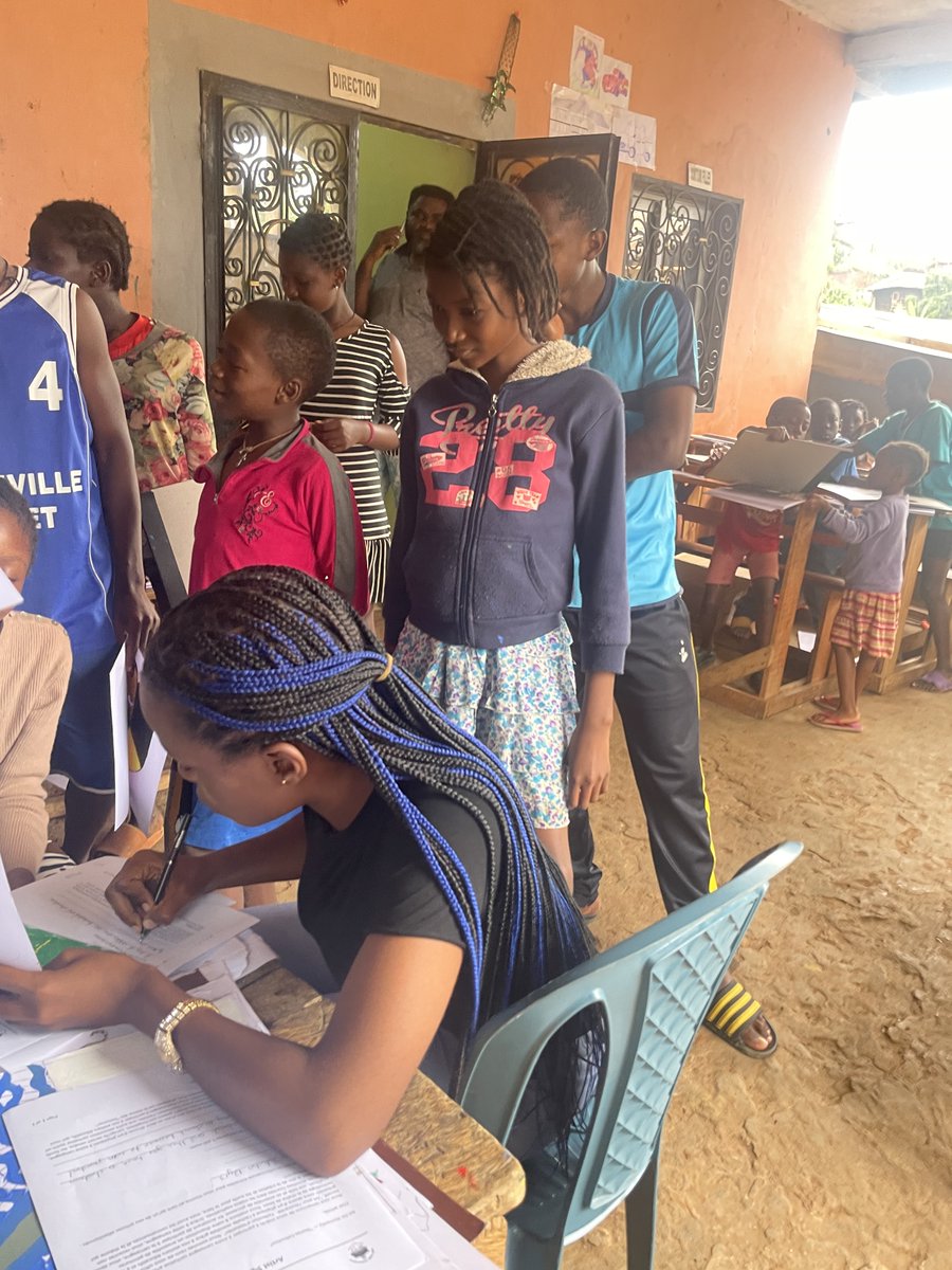 Our team working hard in Cameroon.     To say the least, we are very excited for whats to come........
#ArtForHumanity LFFFFGGGG @Afh_Society #NFTCommunity #NFTart #NFT