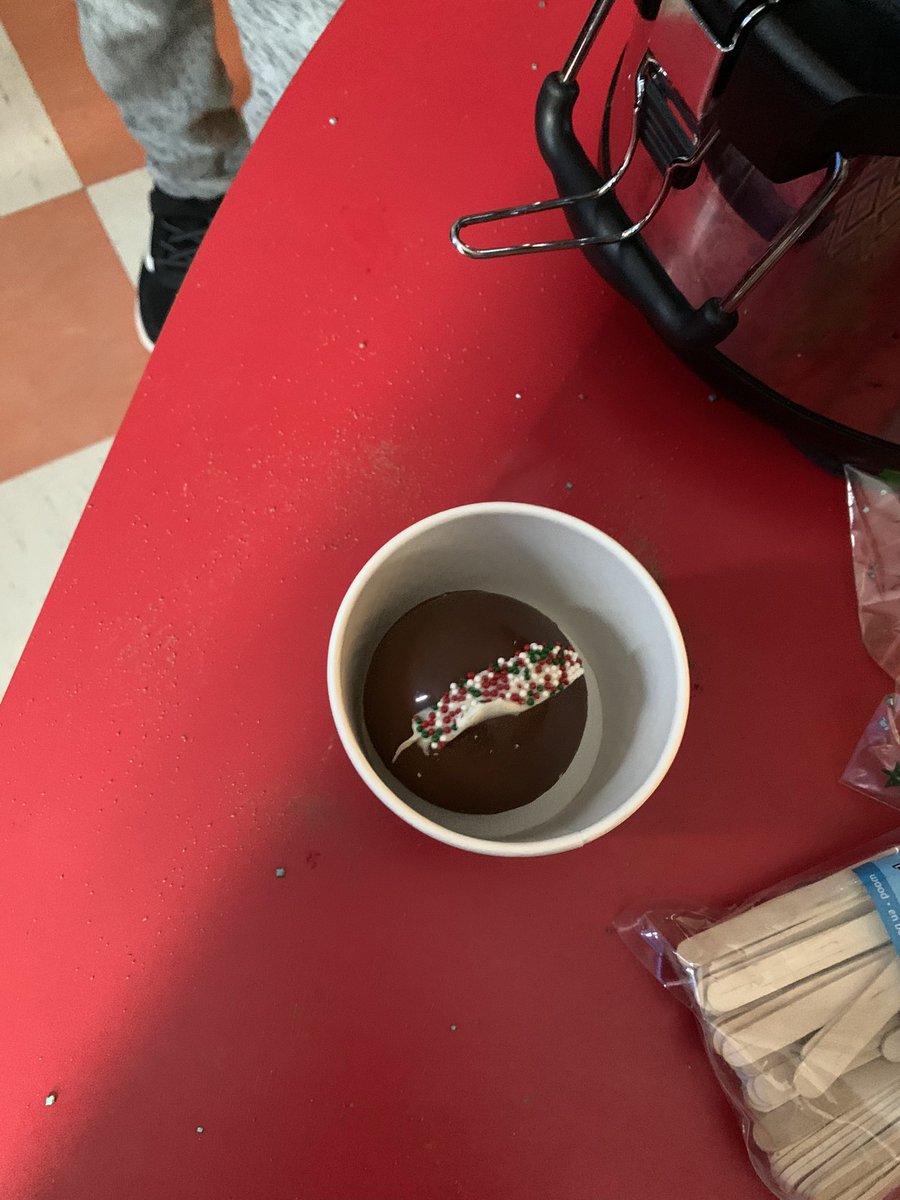 kngallan's tweet photo. We finally got around to having our holiday hot chocolate day today! So such fun! ☕️ 🍫 #hotchocolatebombs @RockyElementary https://t.co/SYqSeMlEXK
