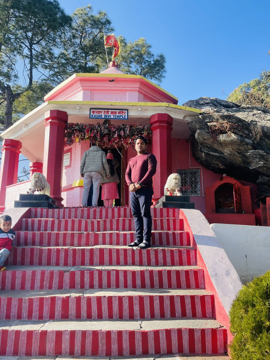 Deepaksingh0240's tweet image. भारत की देवभूमि उत्तराखंड के अल्मोड़ा जिले की पहाड़ियों पर स्थित शक्ति स्वरूपा मां कसार देवी के दर्शन कर आशीर्वाद प्राप्त किया।कसार देवी मंदिर वह स्थान है, जहां स्वामी विवेकानंद जी ने भी ध्यान की उत्तम अवस्था को प्राप्त किया था।
#kasardevi #magnetichill #almorahills #uttarakhand