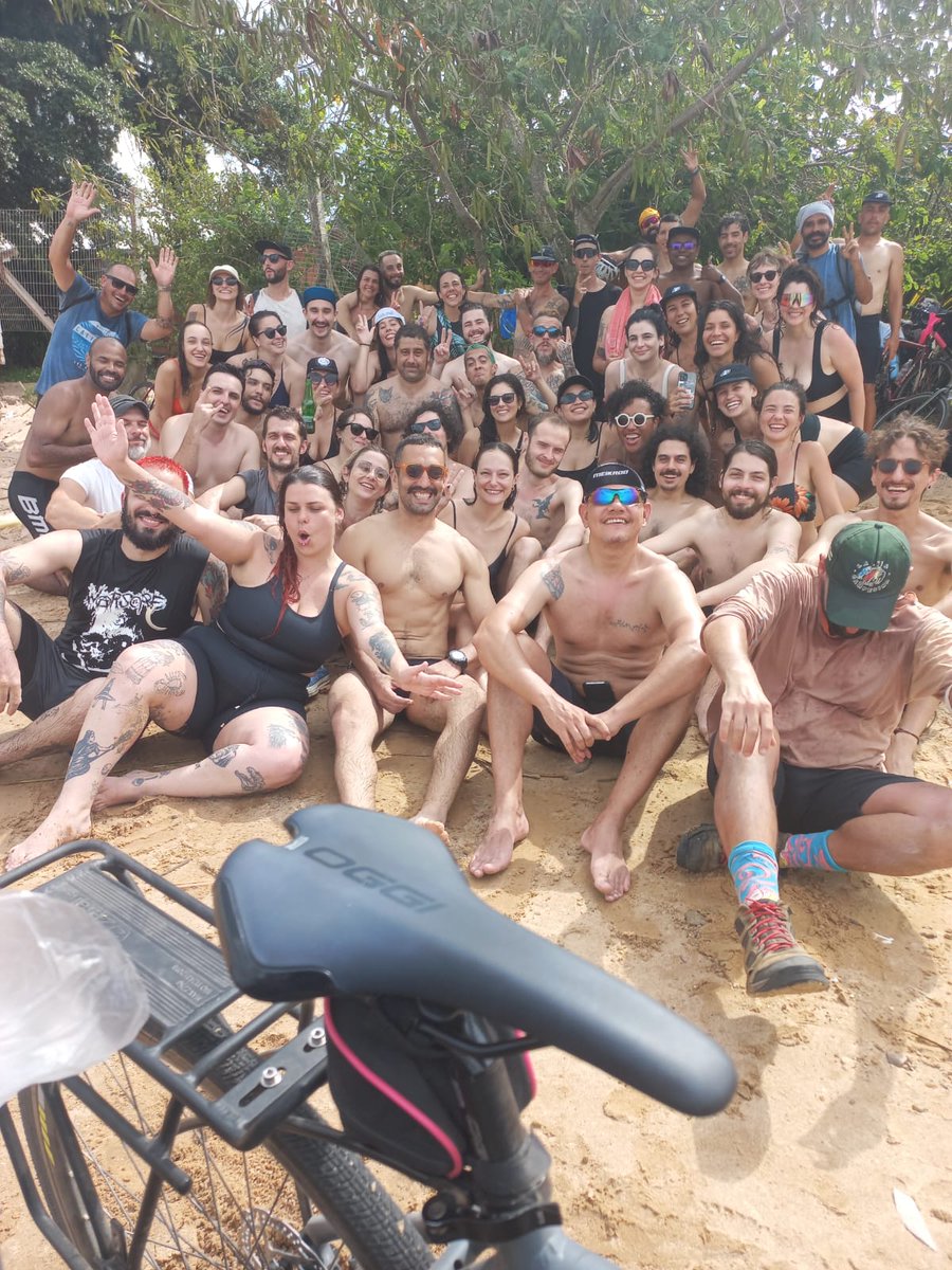 santosAna1903's tweet photo. Ainda sobre ontem, foi um baita domingo de pedal POA X Barra do Ribeiro, com esses 50 ciclistas malucos do bem. Foi lindo de viver! #quesorteaminha #80km🚲 https://t.co/TGxAASnTln