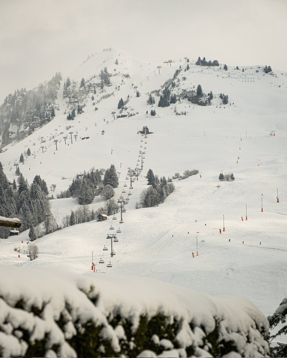 mongrandbo's tweet photo. Balade hivernale avec vue sur le domaine skiable🌲❄️

#monGrandBo #legrandbornand #domaineskiable https://t.co/Z37UVTKgHq