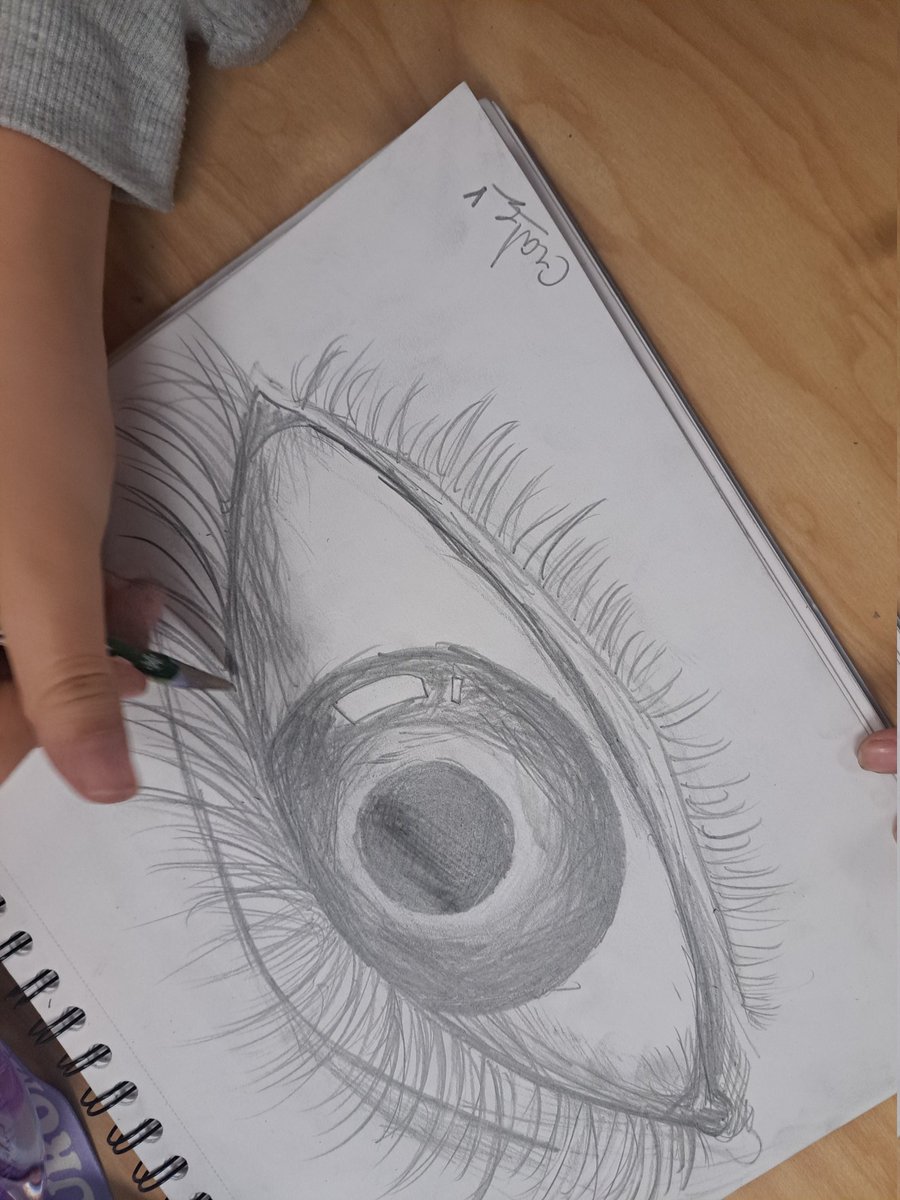 GenovaArt_EHS's tweet photo. Bobcat artists working on eye drawings with hatching and cross hatching #believe #TeamSISD #SISDFineArts @Puentes_MS @BEMooy_MPMS #dreamcreateachieve https://t.co/phJiT6FxIn