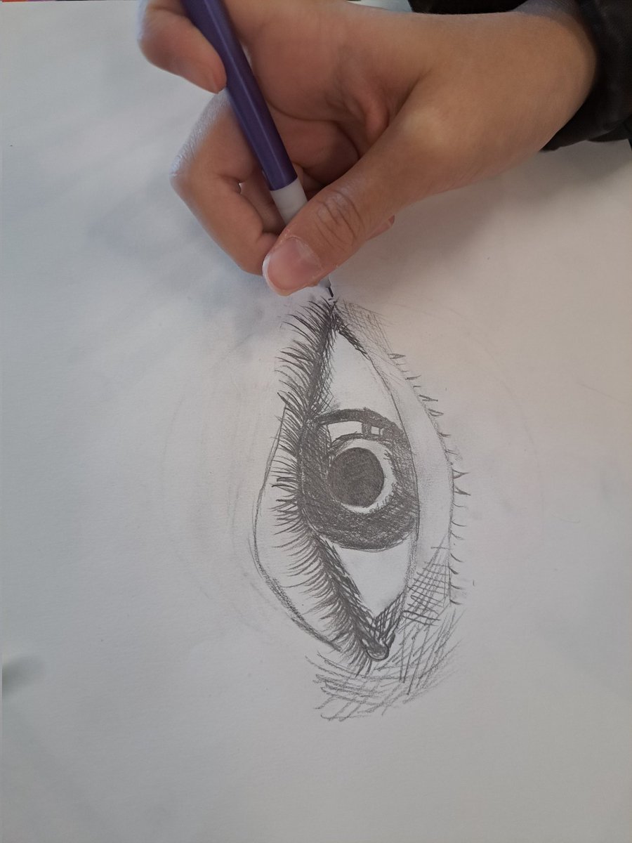 GenovaArt_EHS's tweet photo. Bobcat artists working on eye drawings with hatching and cross hatching #believe #TeamSISD #SISDFineArts @Puentes_MS @BEMooy_MPMS #dreamcreateachieve https://t.co/phJiT6FxIn