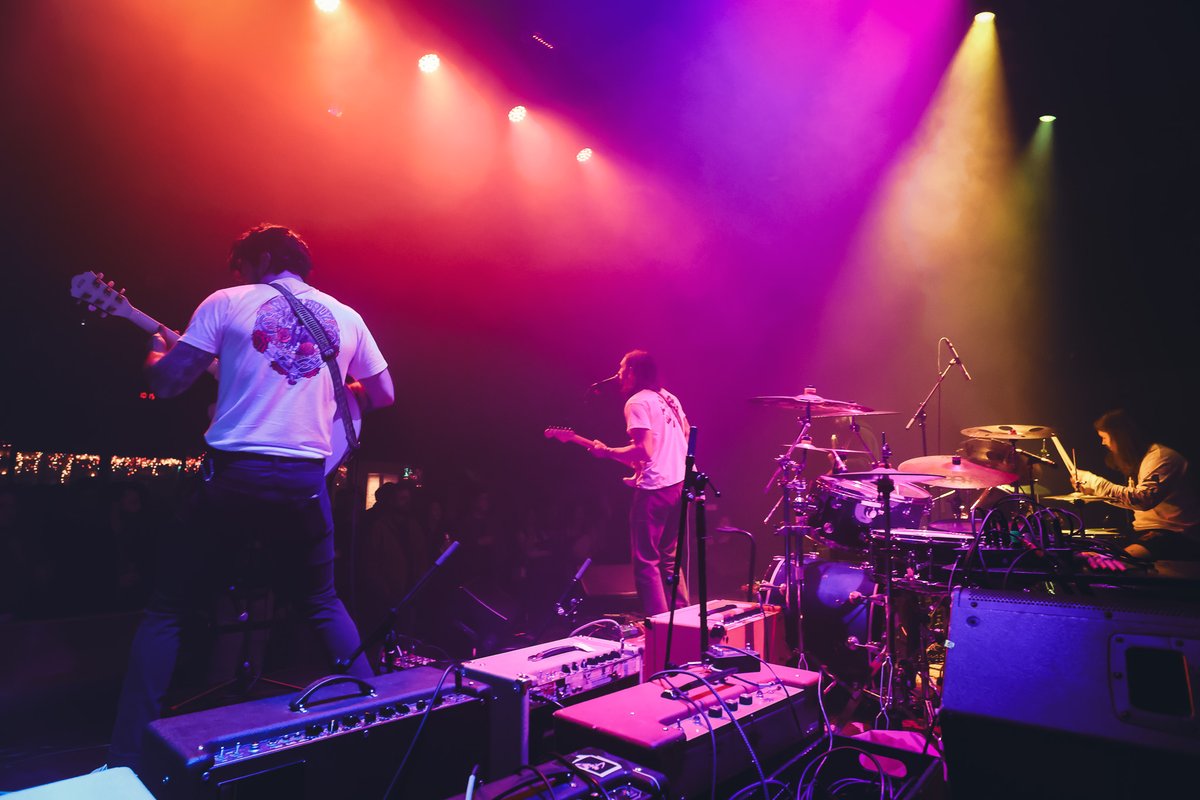 ChopShopChi's tweet photo. Absolutely insane!!!

@silvertone_rock, @irisbluechicago, @thebigbloommusic and @oddysseys you guys know how to rock #ChopShopChi 🤘

Thank you for starting our 2024 right!
Thanks to the incredible David Miller @madlabphoto for capturing the moment.

#do312 #chicago https://t.co/mDwuRnQu5A