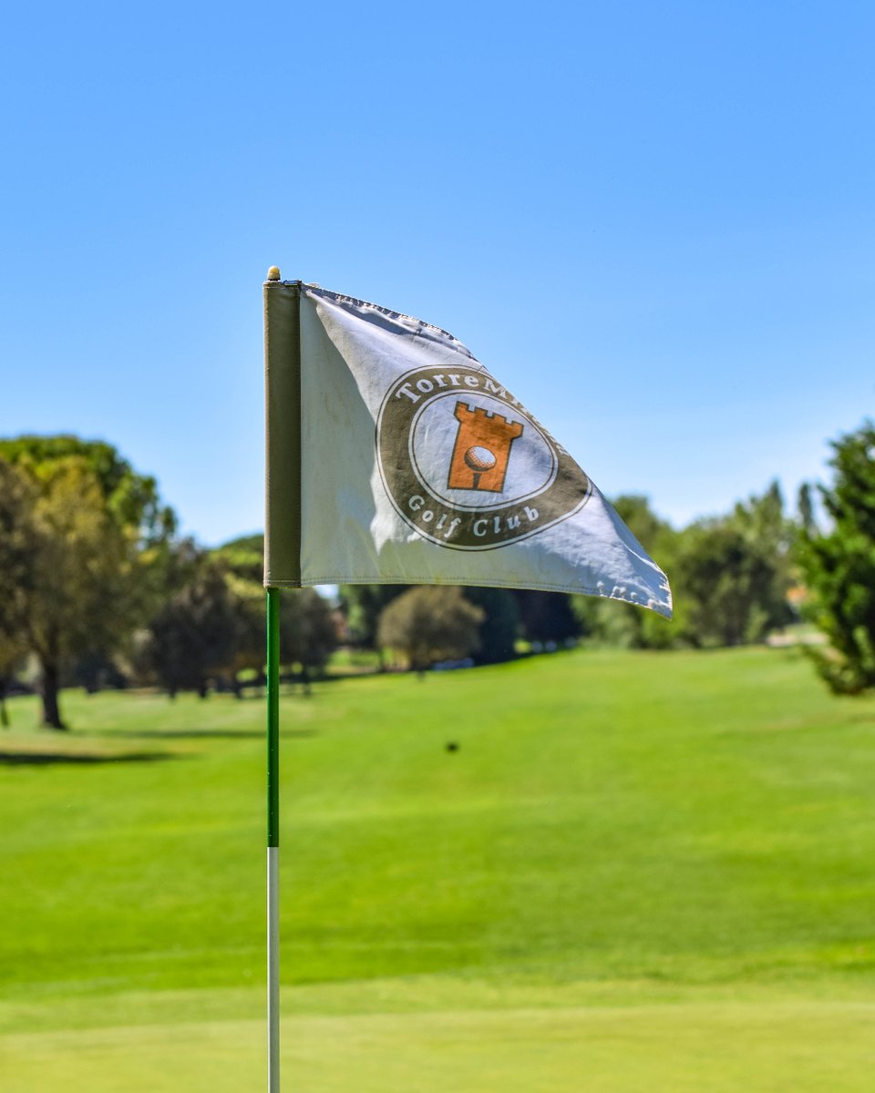 En el corazón del campo, nuestra bandera ondea siempre con orgullo ⛳