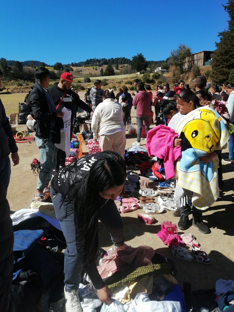 Entrega de juguetes del #DíaDeReyes, en San José Contadero, de #Zinacantepec, Estado de México, donde no hay alcalde para la gente que no simpatiza con Vilchis y sus berrinches.
Por fortuna la Red de Vinculación Civil Murciélagos, el Rancho La Planta, de la Colonia Morelos...