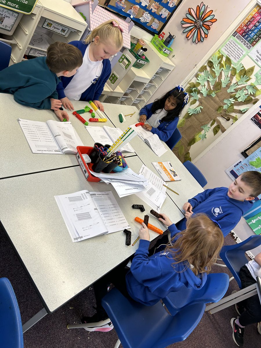 PCPPandas's tweet image. Lots of maths talk today in class! We used cubes to identify tens and ones within a number! #pcpmaths