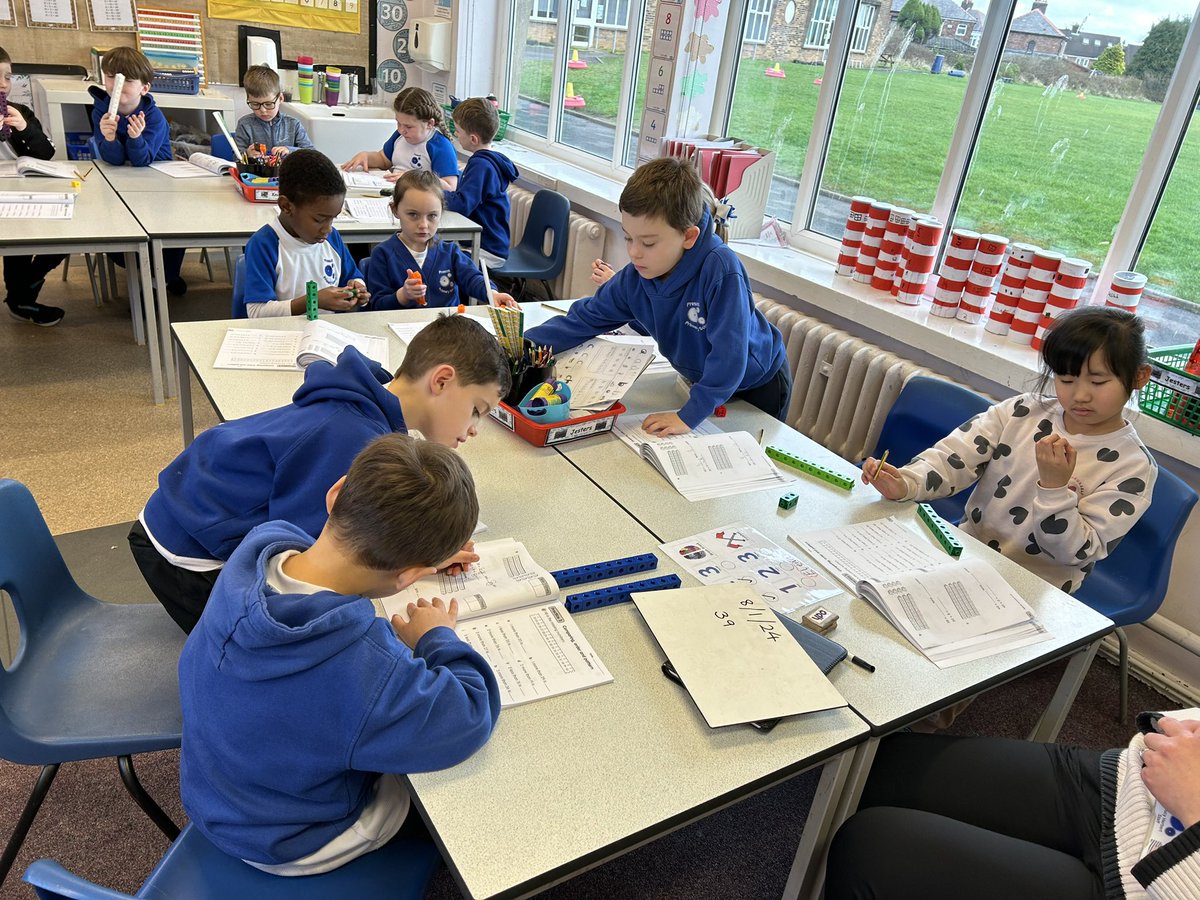 PCPPandas's tweet image. Lots of maths talk today in class! We used cubes to identify tens and ones within a number! #pcpmaths