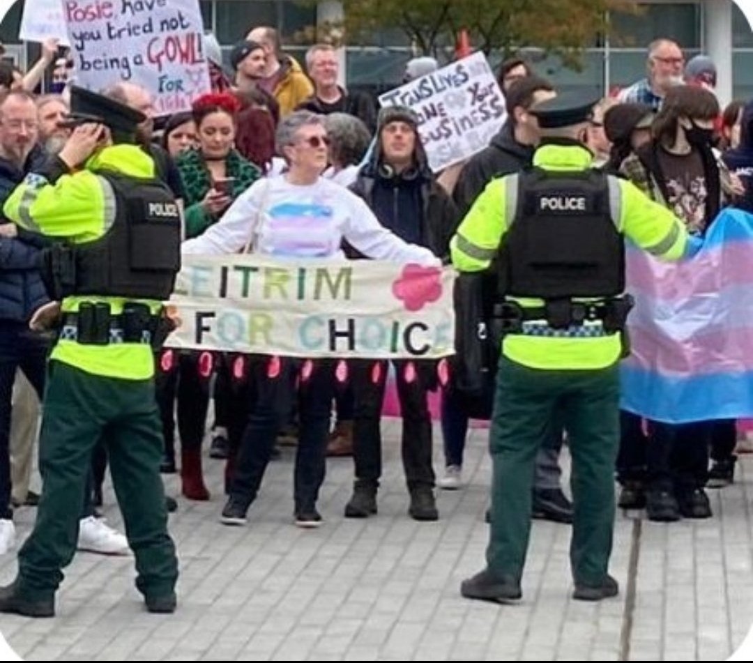 @PMcReynoldsMLA @allianceparty @WhiteRibbon_UK @WRAglobal @WomensAidNI @NiRibbon Top right .... . That's your mate Eric, part of a mob shouting abuse at women for speaking..  when can we expect your public condemnation of him.

Or will there be the usual silence