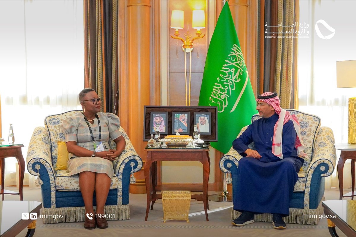 mimgov's tweet photo. H.E Minister of #Industry_and_Mineral_Resources Bandar AlKhorayef accompanied by HEVM for Mining Affairs Eng. Khaled AlMudifer meet with the Minister of Mines of the Democratic Republic of the Congo, H.E. Antoinette N’Samba Kalambayi.
#FutureMineralsForum
#FMF24 https://t.co/wdwworzmAP