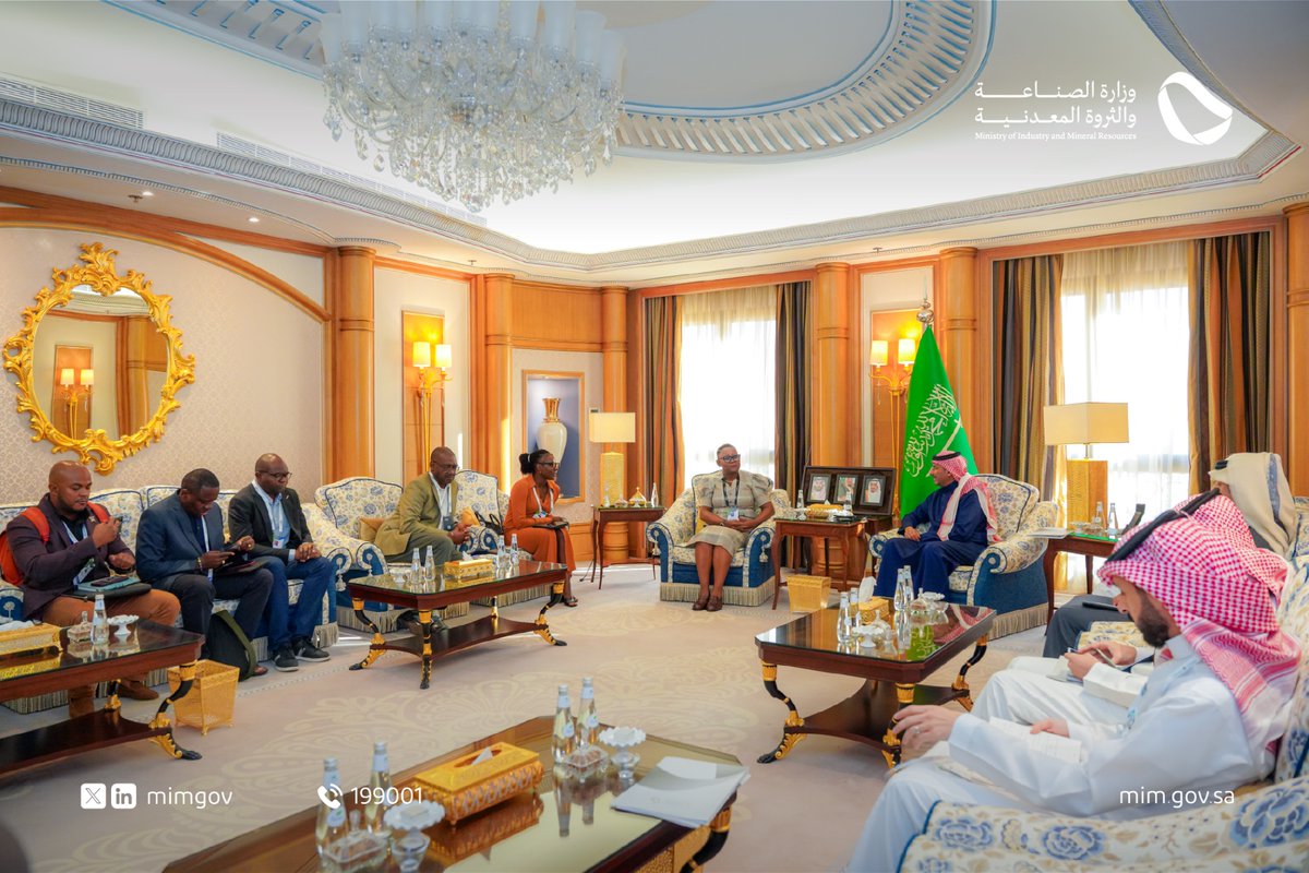 mimgov's tweet photo. H.E Minister of #Industry_and_Mineral_Resources Bandar AlKhorayef accompanied by HEVM for Mining Affairs Eng. Khaled AlMudifer meet with the Minister of Mines of the Democratic Republic of the Congo, H.E. Antoinette N’Samba Kalambayi.
#FutureMineralsForum
#FMF24 https://t.co/wdwworzmAP