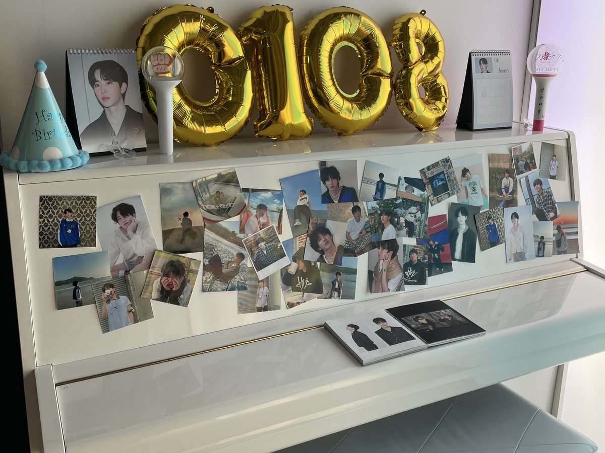 Bbangmong_S2's tweet photo. the aesthetics of winter
BYUNGJOO BIRTHDAY CAFE
📍카페 플랫
　
병주가 태어난 지금 계절과 너무 �� 어울리는 테마의 카페였어요❄️🤍
믿고 보는 령님의 영롱한 병주 사진들로 가득 채워진 카페내부는 그냥 전시회 그 자체였구요, 특전, 럭드 전부 최고였어요🥹🫶🏻
　
#the_aesthetics_of_winter https://t.co/GvCfmvAb13